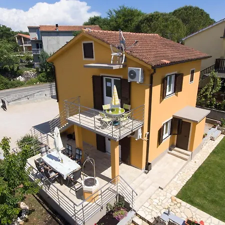 Apartman Viky With Pool Malinska