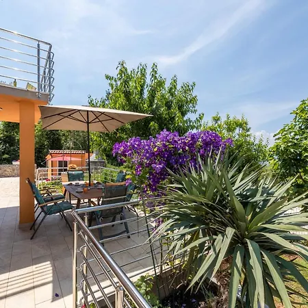 Viky With Pool Apartment Malinska