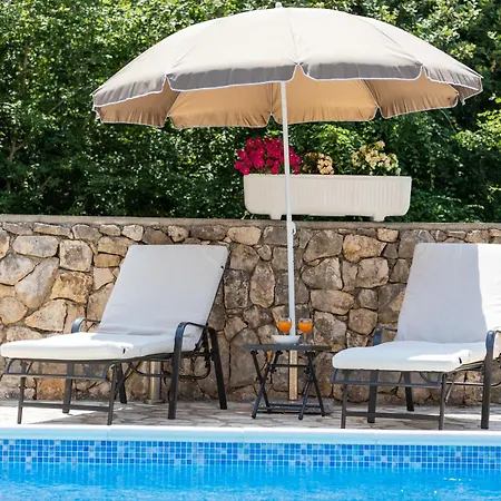 Viky With Pool Apartment Malinska