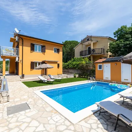 Viky With Pool Apartment Malinska