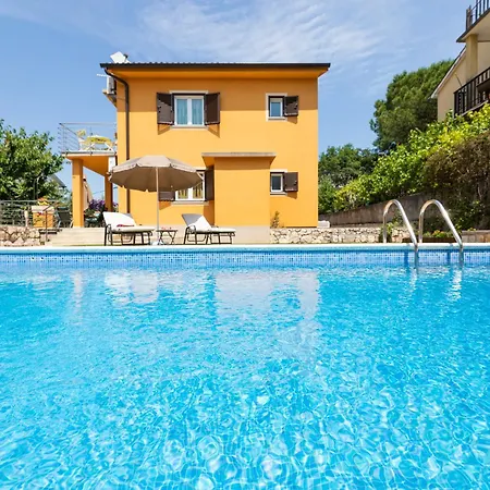 Apartament Viky With Pool Malinska