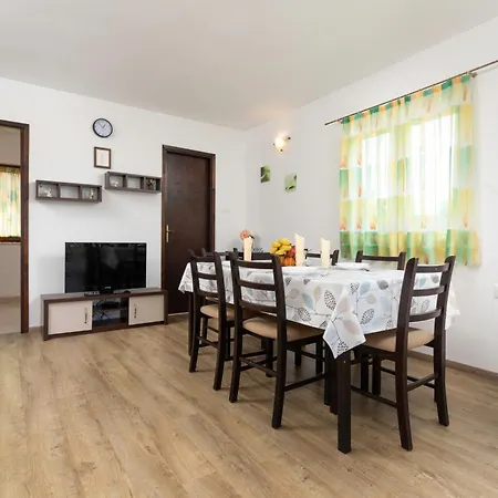 Apartman Viky With Pool