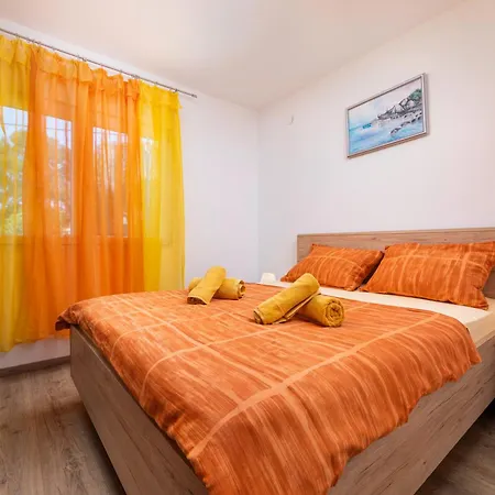 Viky With Pool Apartman Malinska