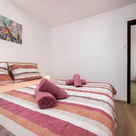 Viky With Pool Appartement