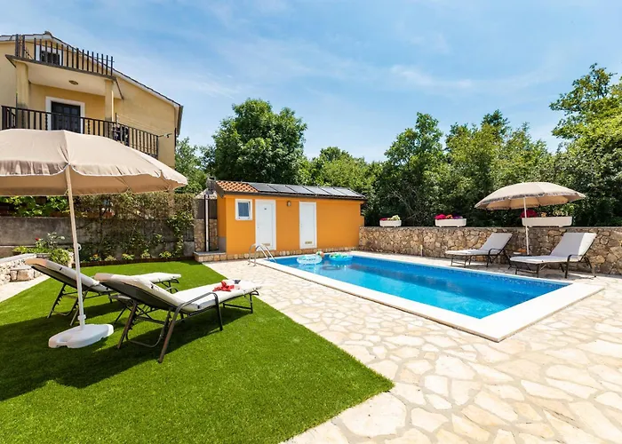 Viky With Pool Apartment