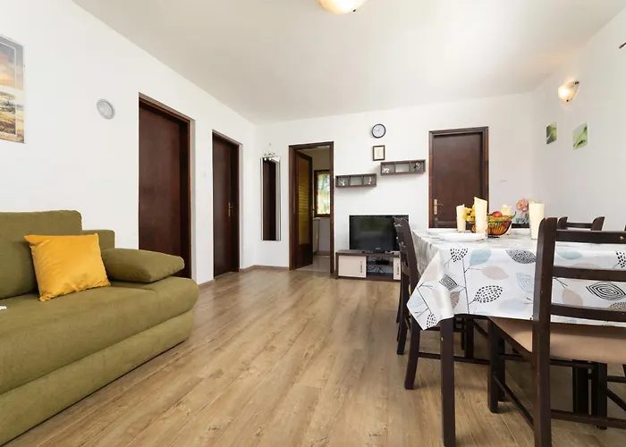 Viky With Pool マリンスカ