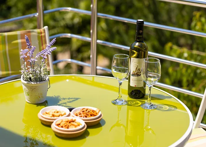 Viky With Pool Appartement *