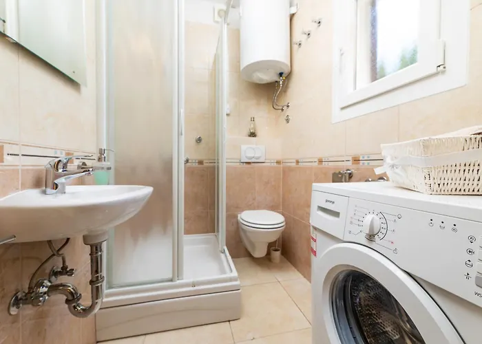 Viky With Pool Malinska